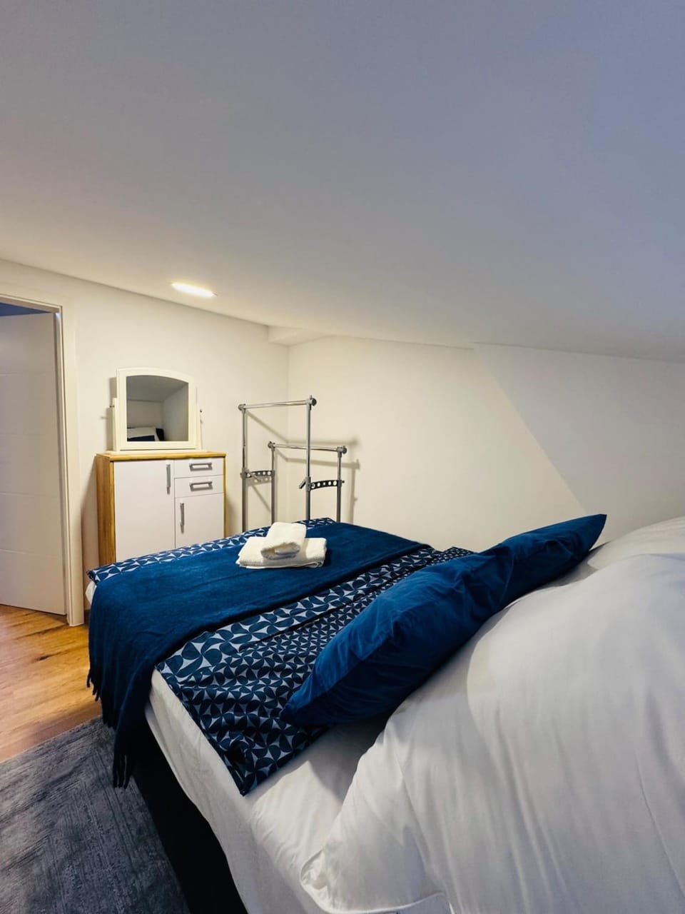 Bed, Photo of the whole room