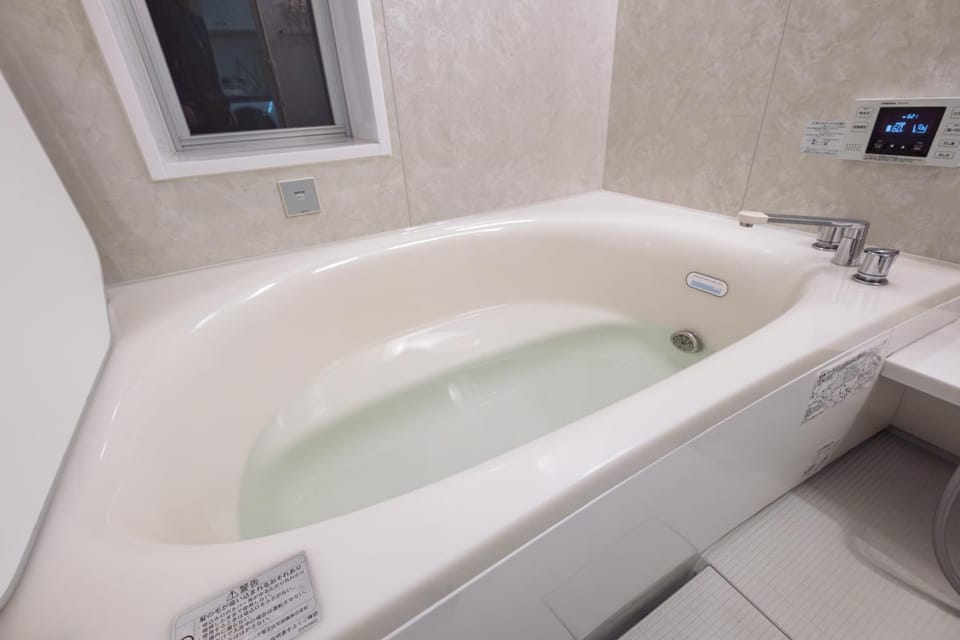 Hot Tub, Bathroom
