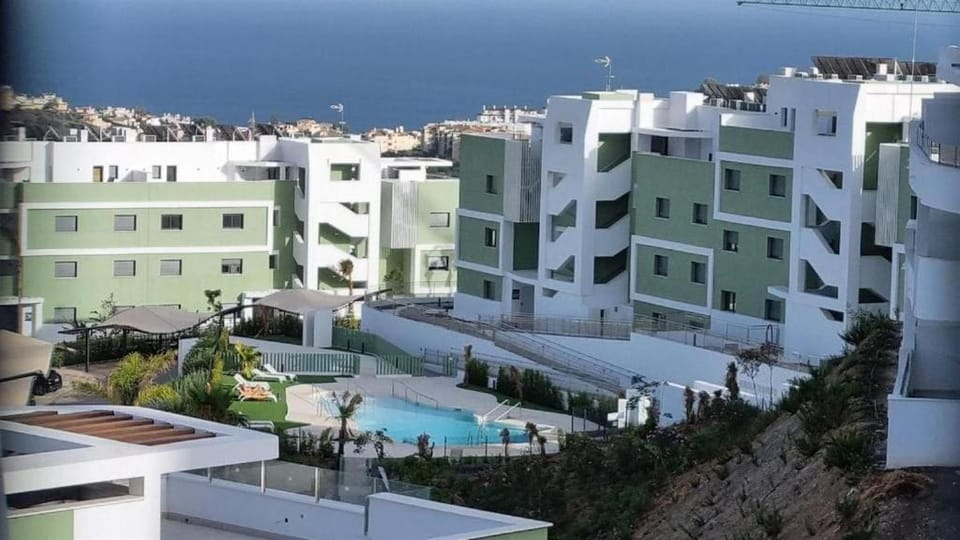 Property building, Pool view, Sea view