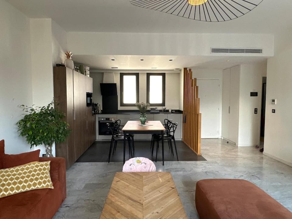 APT avec jardin à 50m des plages et restaurants Apartment in Nice