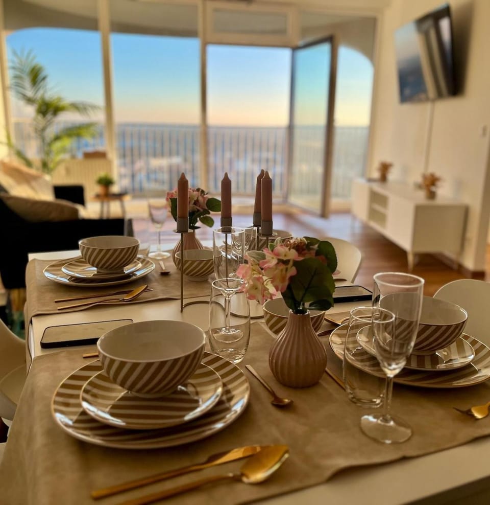 Food and drinks, Dining area, Food