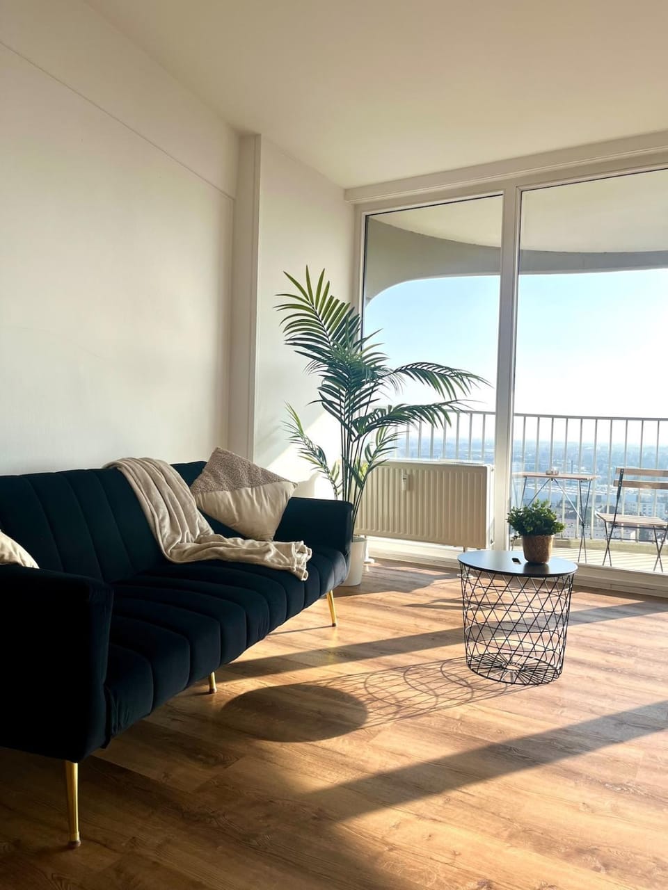 View (from property/room), Balcony/Terrace, Living room, Seating area