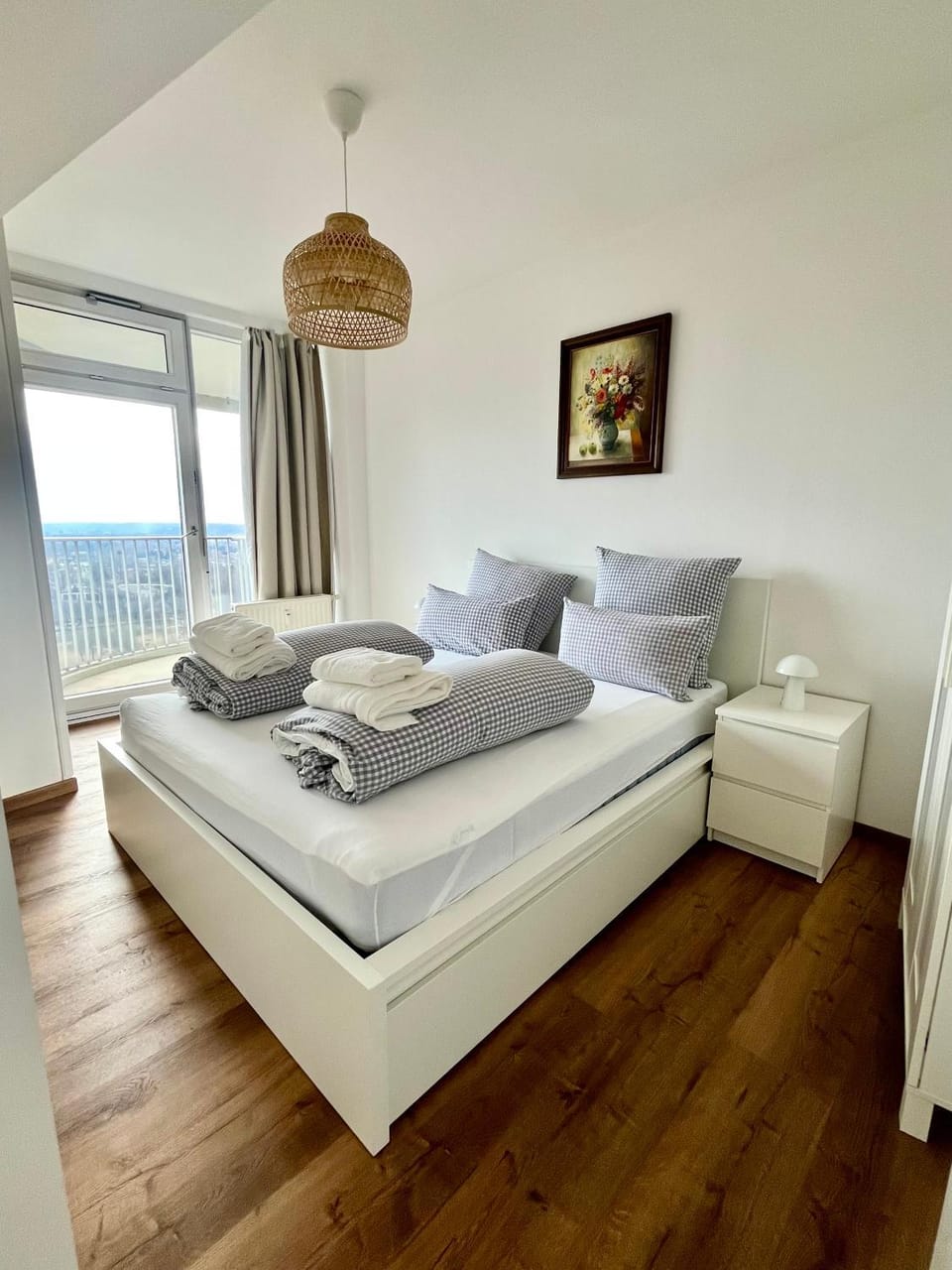 Bed, Bedroom, towels