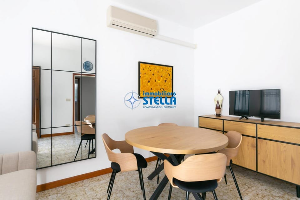TV and multimedia, Kitchen or kitchenette, Living room, Seating area, Dining area, Evening entertainment, air conditioner