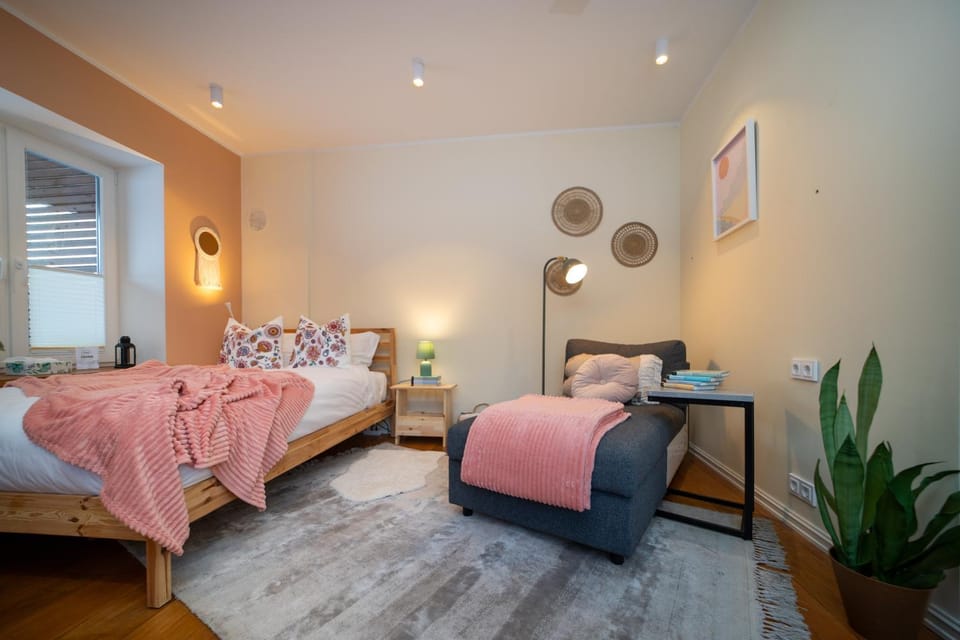 Bed, Living room, Photo of the whole room, Bedroom, towels