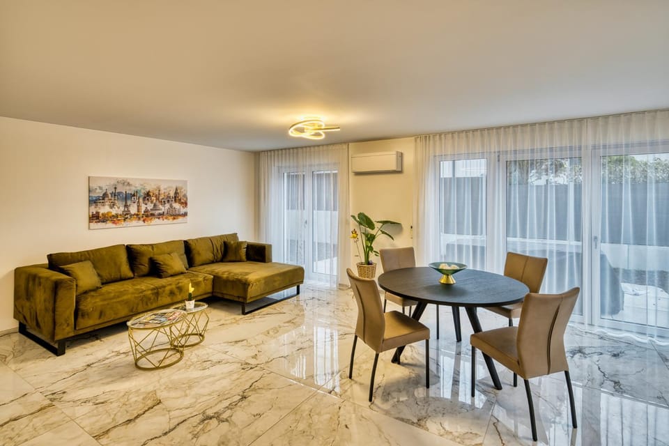 Living room, Dining area