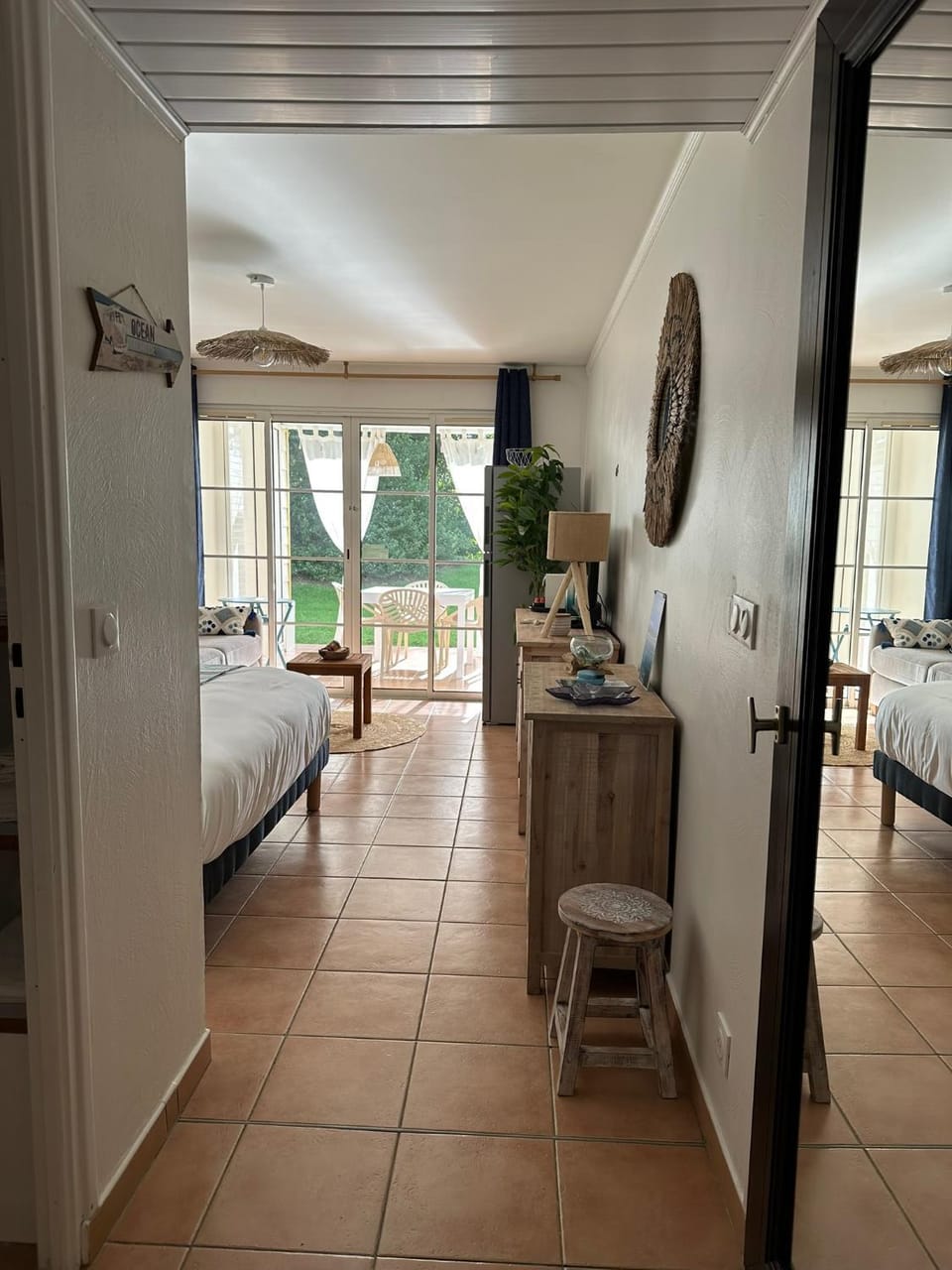 Photo of the whole room, Bedroom