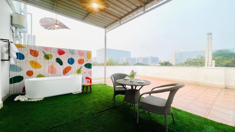View (from property/room), Balcony/Terrace, Seating area, Garden view