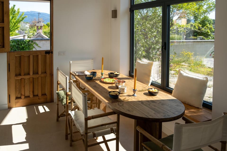 Living room, Seating area, Dining area, Food