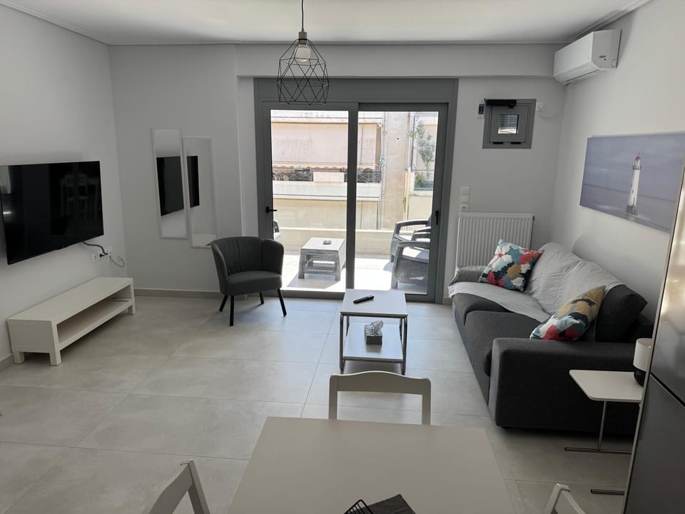 TV and multimedia, Living room, Seating area, air conditioner