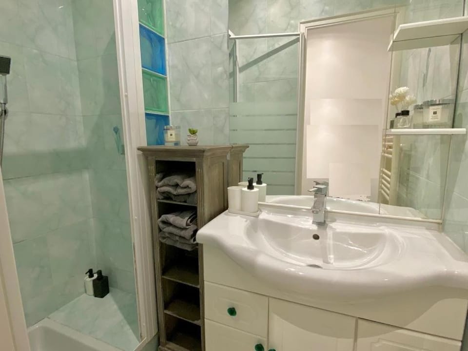 Shower, Bathroom