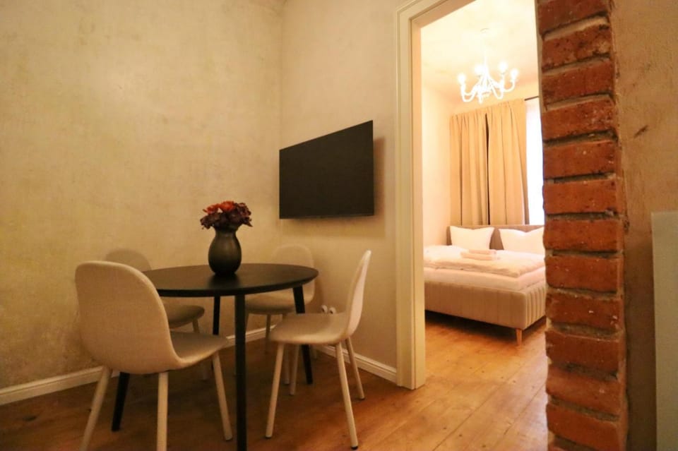Bed, TV and multimedia, Living room, Photo of the whole room, Seating area
