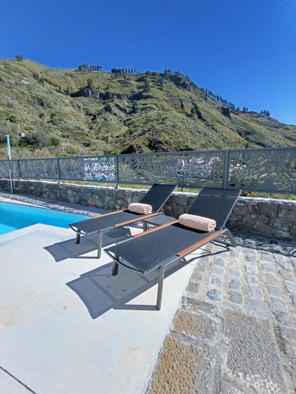 Day, Natural landscape, Solarium, Mountain view, sunbed