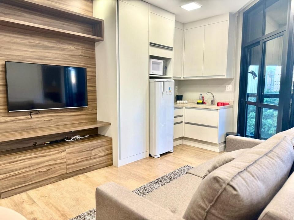 TV and multimedia, Seating area, Dining area, stove