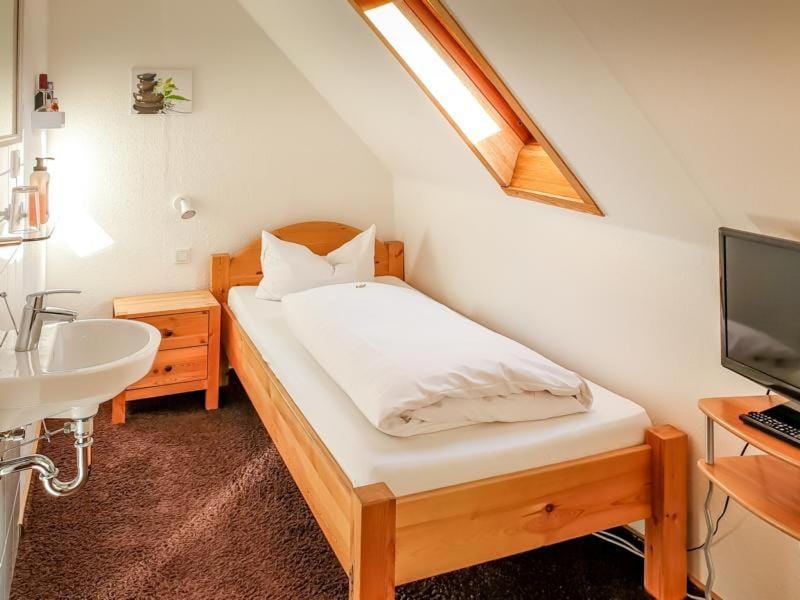 TV and multimedia, Photo of the whole room, Bedroom, towels