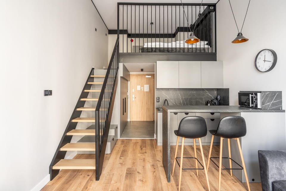 Kitchen or kitchenette, minibar