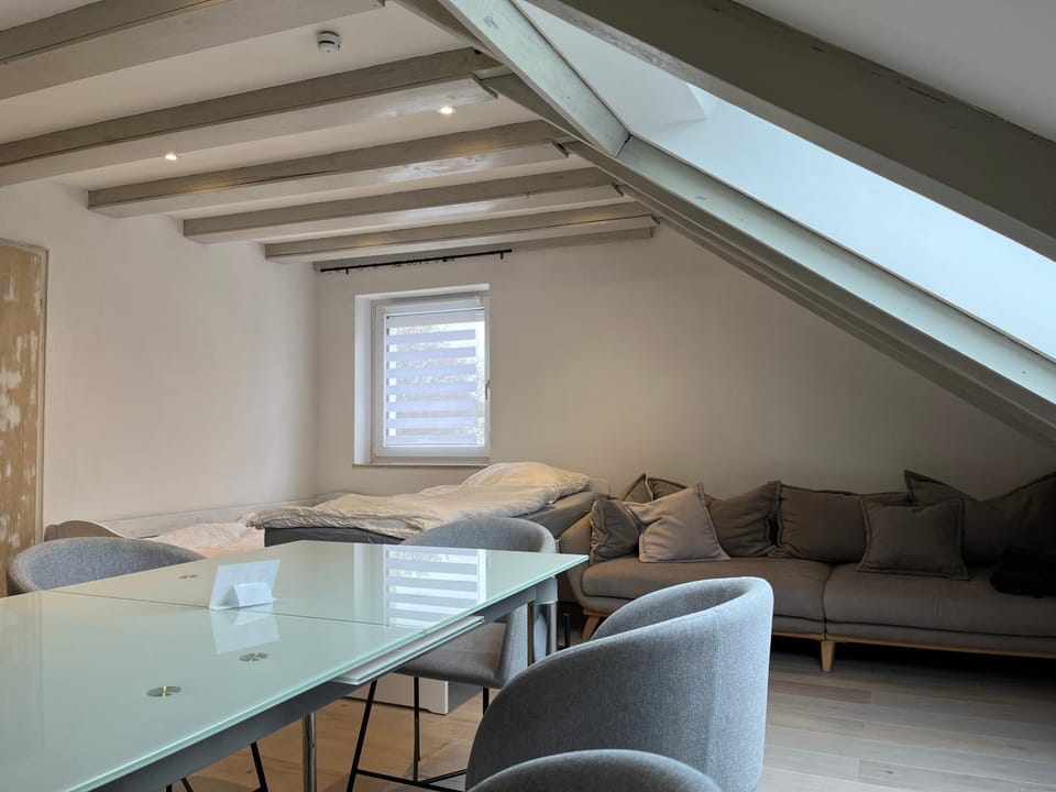 Seating area, Dining area, Bedroom