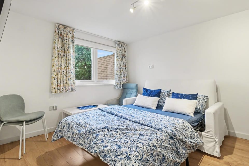 Bed, Living room