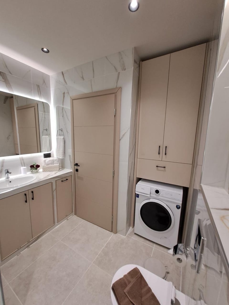 Bathroom, towels, washing machine