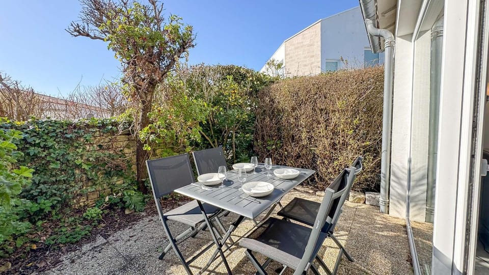 Patio, Garden, Garden, Dining area, Garden view
