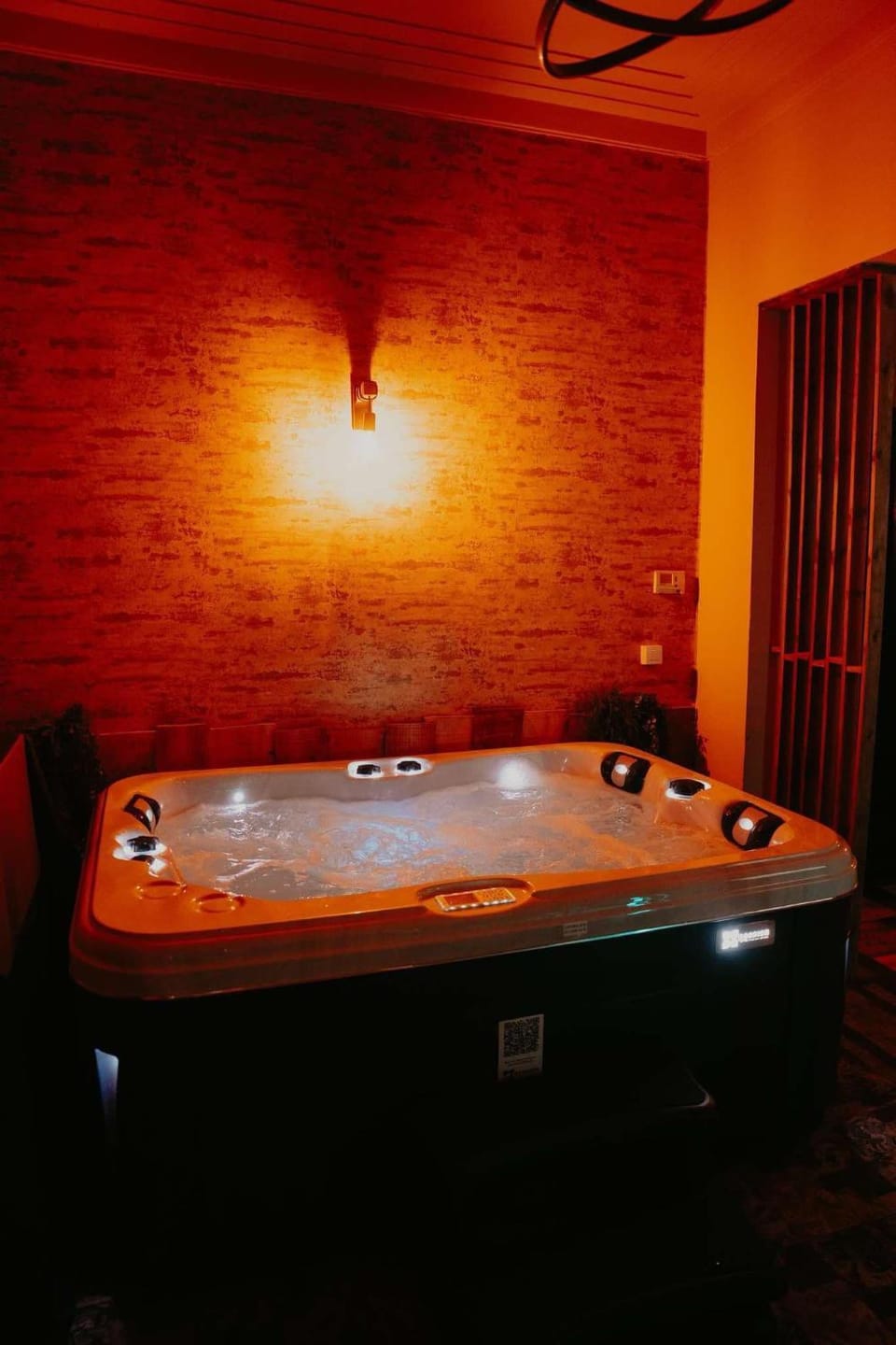 Hot Tub, Spa and wellness centre/facilities
