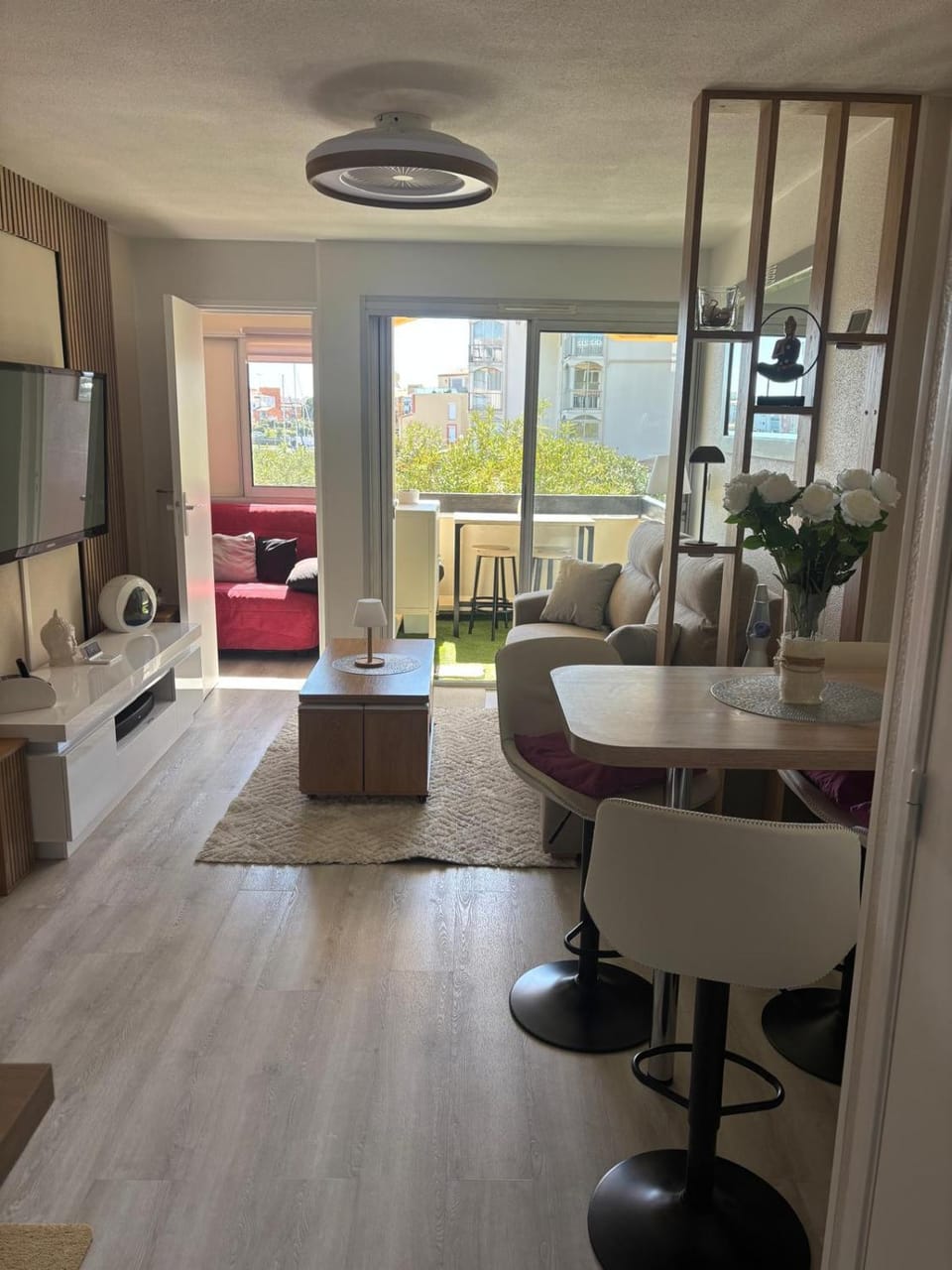 Photo of the whole room
