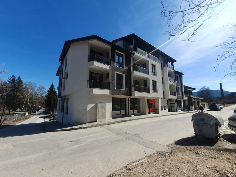 Property building, Street view
