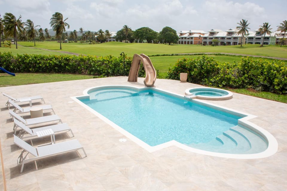 The Fairway 6BRFamilyVilla 20-24ppl Pool Slide Tub Villa in Western Tobago