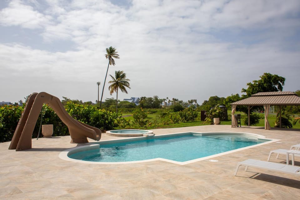 The Fairway 6BRFamilyVilla 20-24ppl Pool Slide Tub Villa in Western Tobago