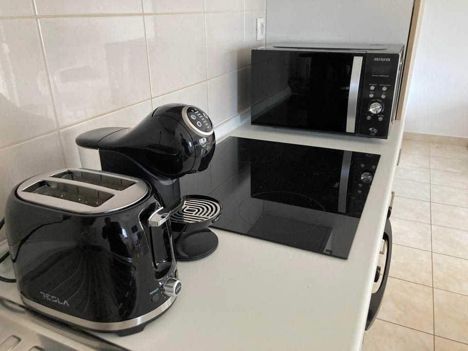 Coffee/tea facilities, microwave, stove