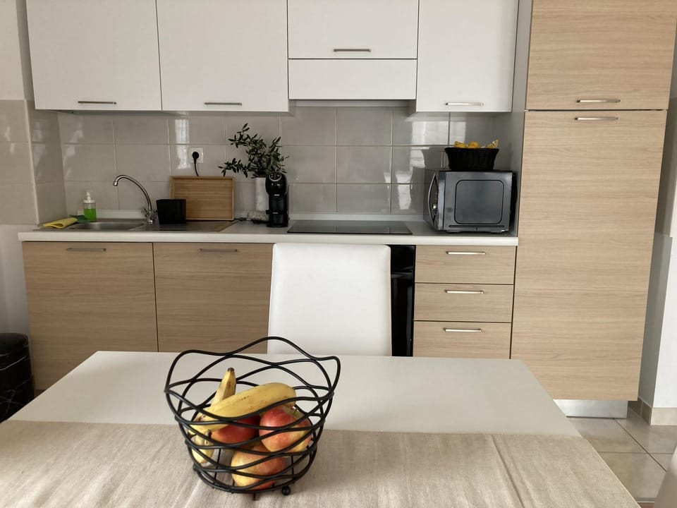 Dining area, oven, kitchen