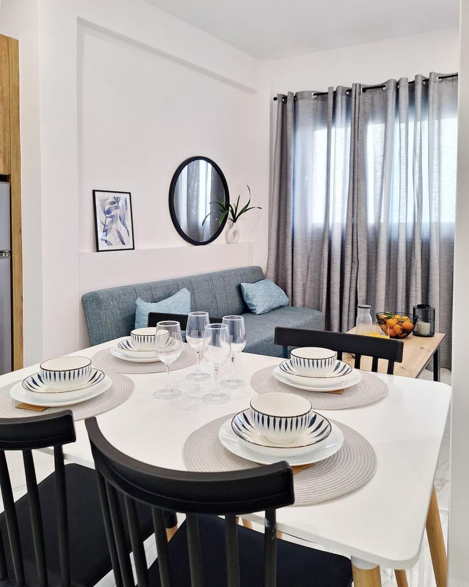 Seating area, Dining area