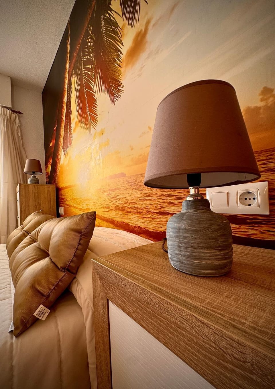 Bed, TV and multimedia, Bedroom, heating, air conditioner