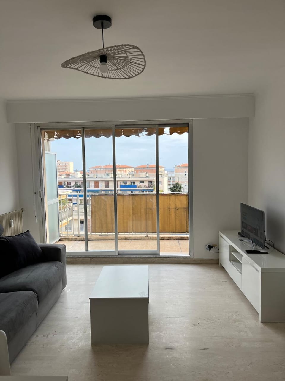 Studio dernier étage rénové Apartment in Antibes