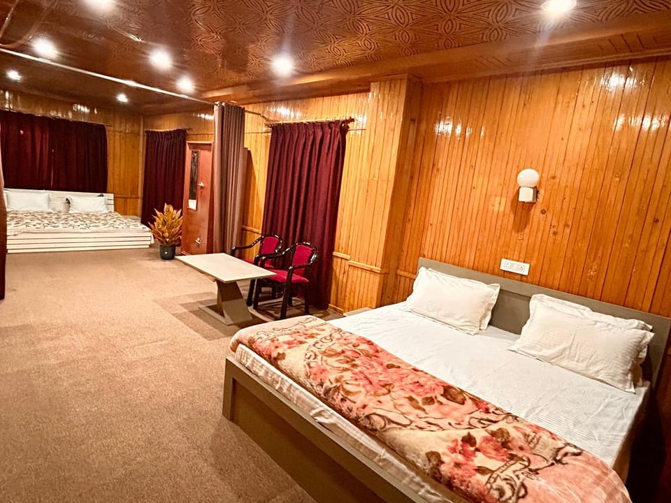 Bed, Photo of the whole room, Seating area, wardrobe