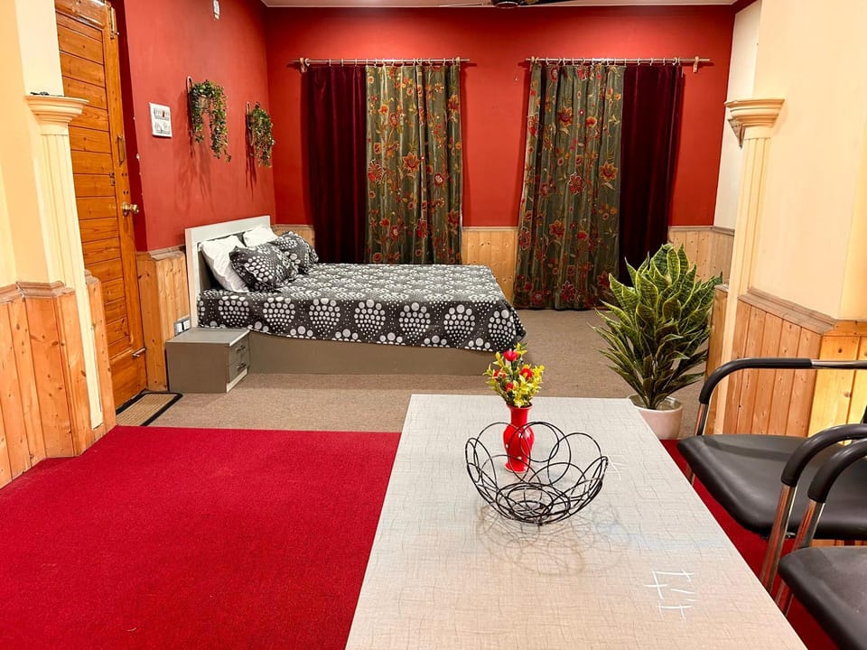Bed, Photo of the whole room, Seating area, Bedroom