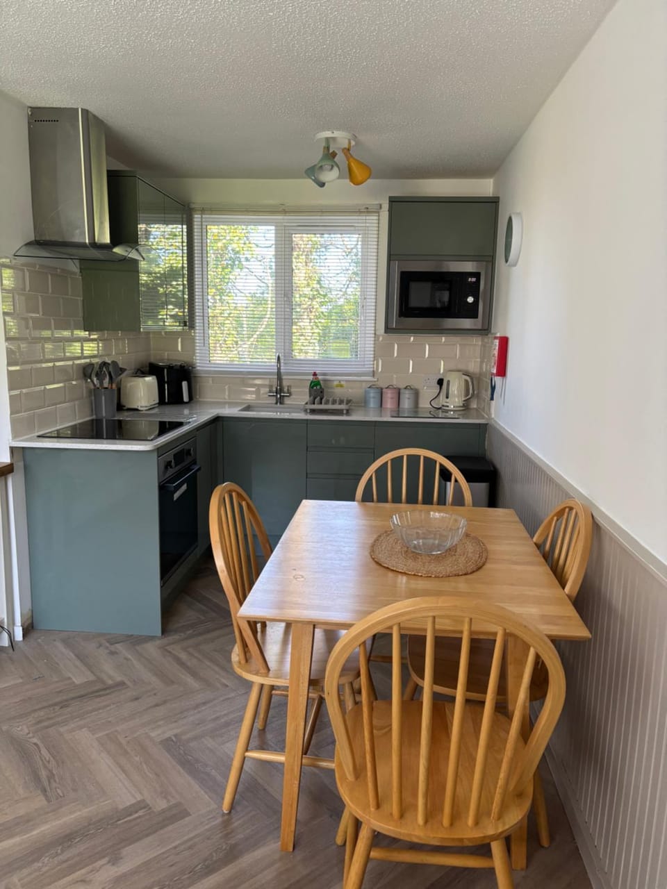 Dining area, oven, stove
