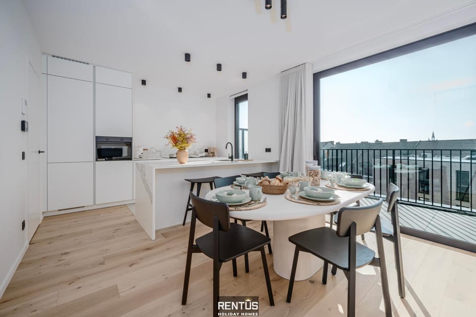 Dining area, kitchen