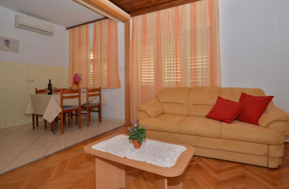 Apartmani Vesna Apartment in Makarska