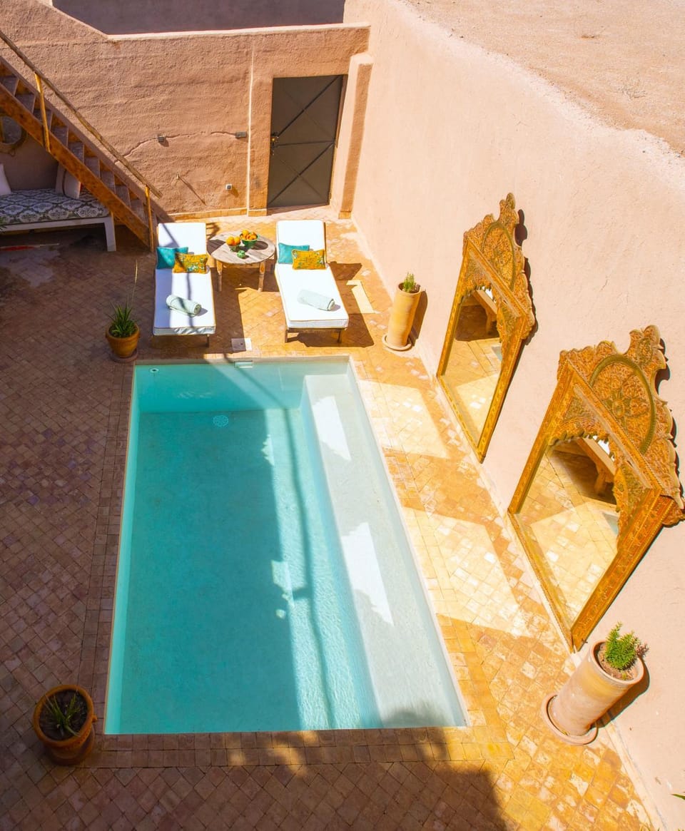 Pool view, Swimming pool, sunbed