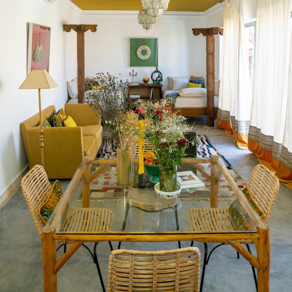 Living room, Seating area, Dining area