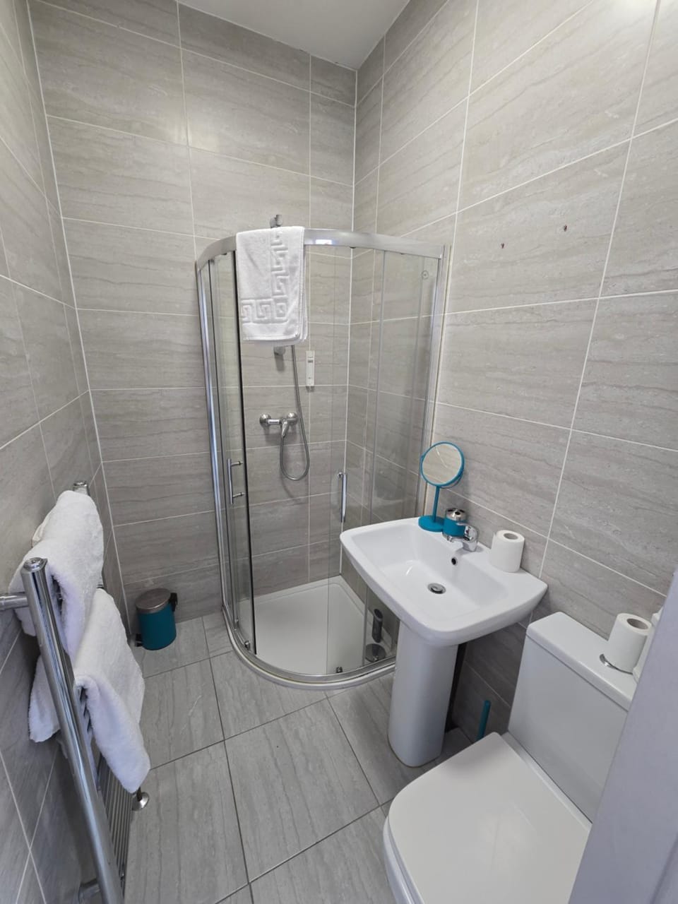 Shower, Toilet