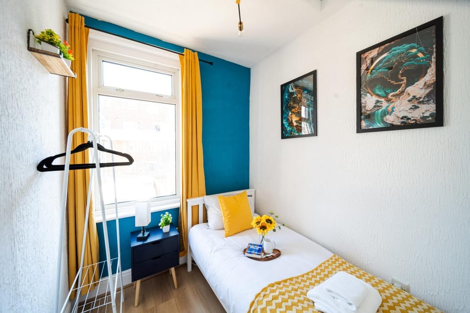 Open Mind Property - HotTub, 7 Guests & Parking House in Portsmouth