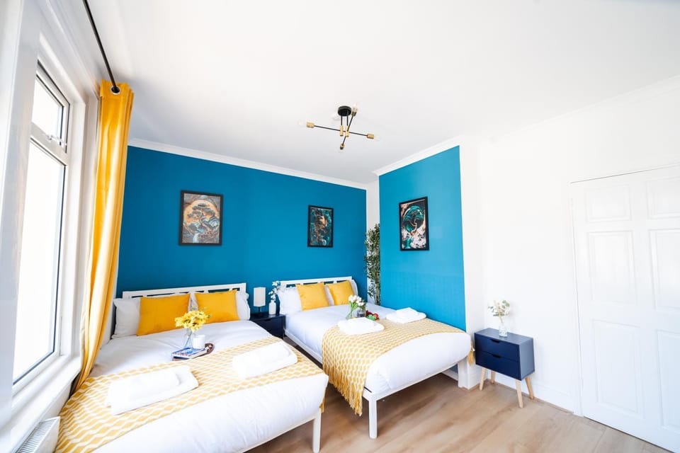 Open Mind Property - HotTub, 7 Guests & Parking House in Portsmouth