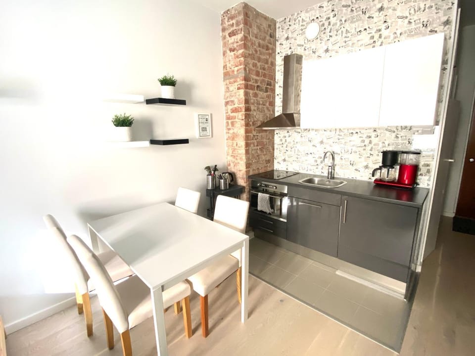 Bright gem of Ullanlinna Apartment in Helsinki