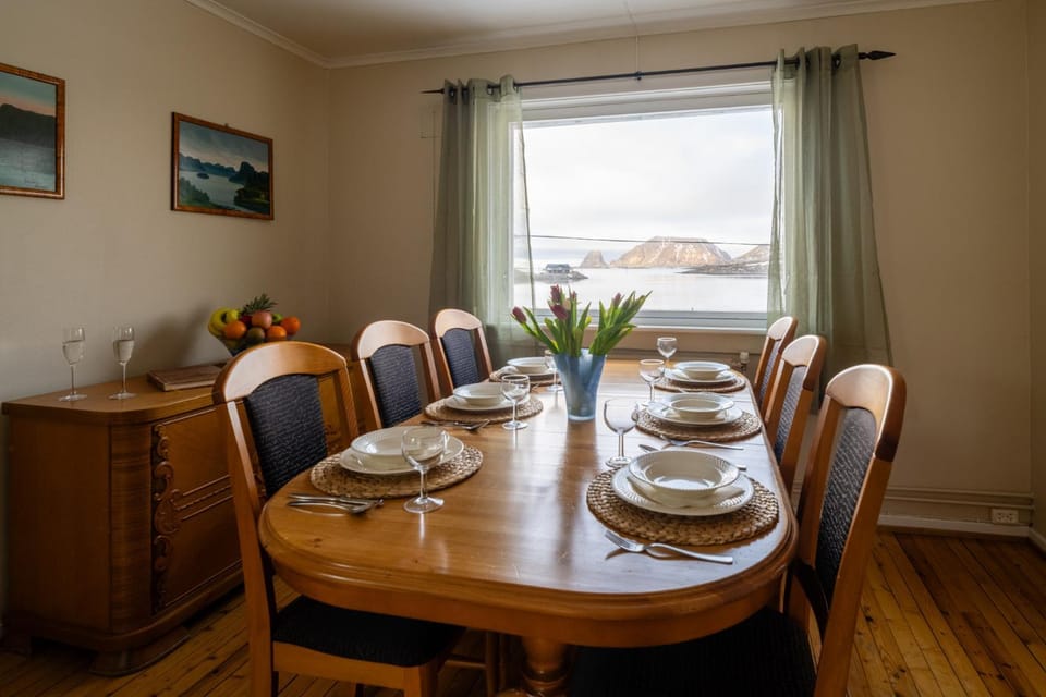 Food and drinks, Dining area