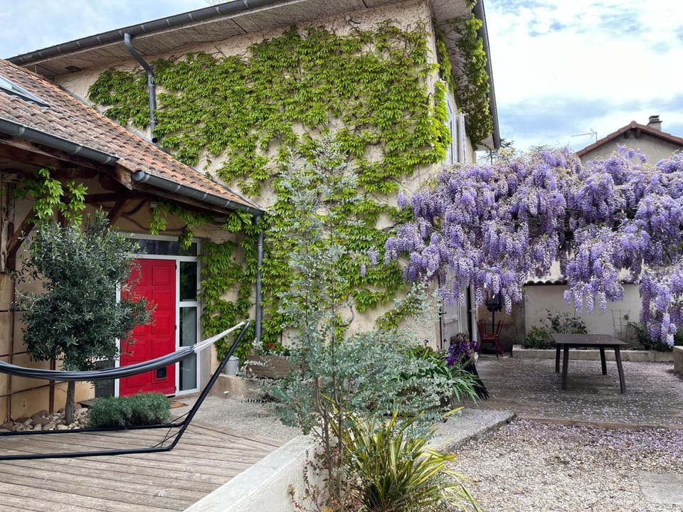 Le vermeil - demeure de charme avec spa - Borne de recharge électrique House in Auvergne-Rhône-Alpes