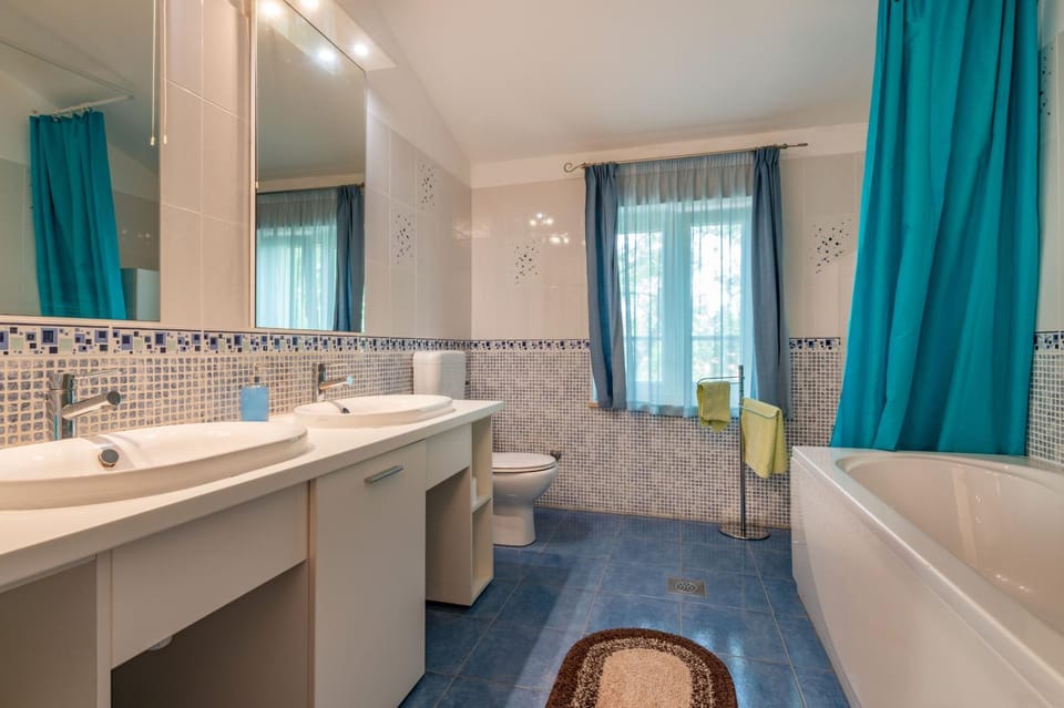 Toilet, Bathroom, Bath, towels