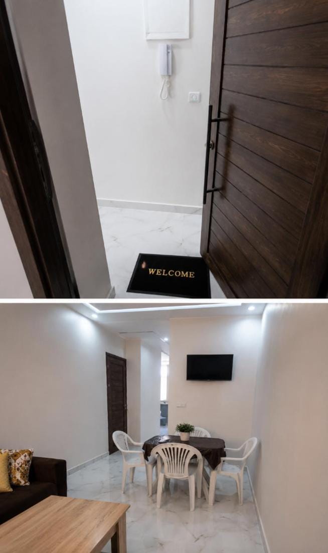 Facade/entrance, TV and multimedia, Living room, Dining area