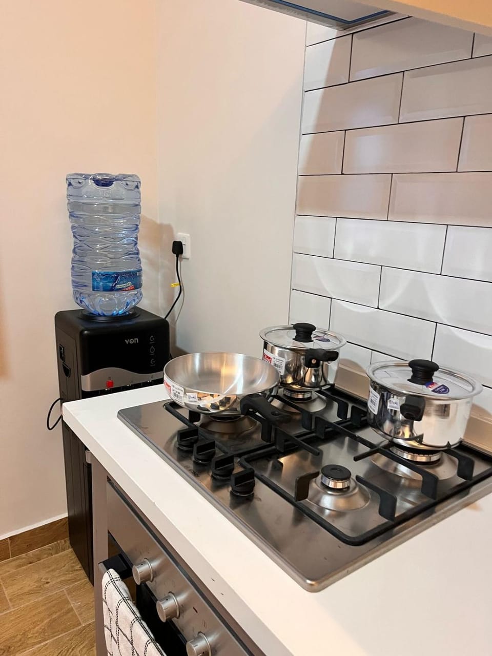 Kitchen or kitchenette, stove